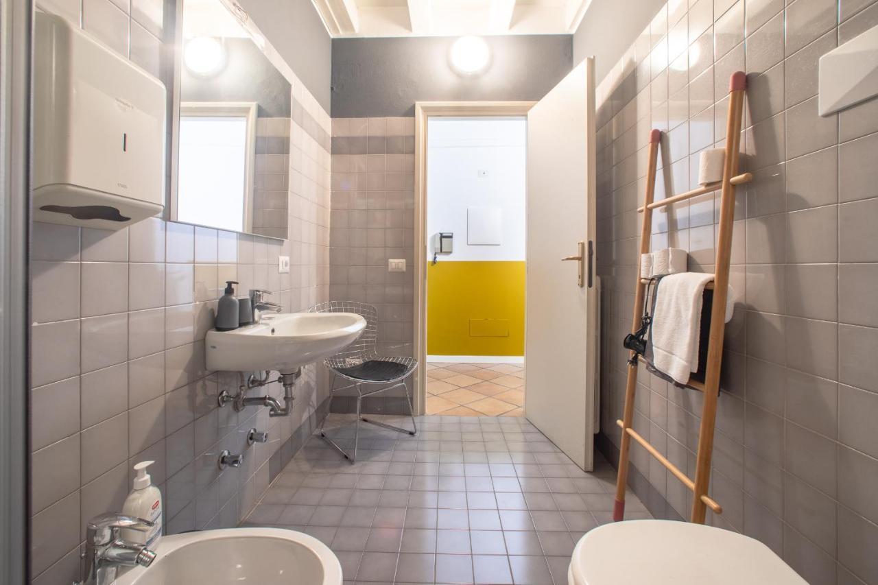 Arena, Center, Hospital - "The Yellow" Apartment เวโรนา ภายนอก รูปภาพ